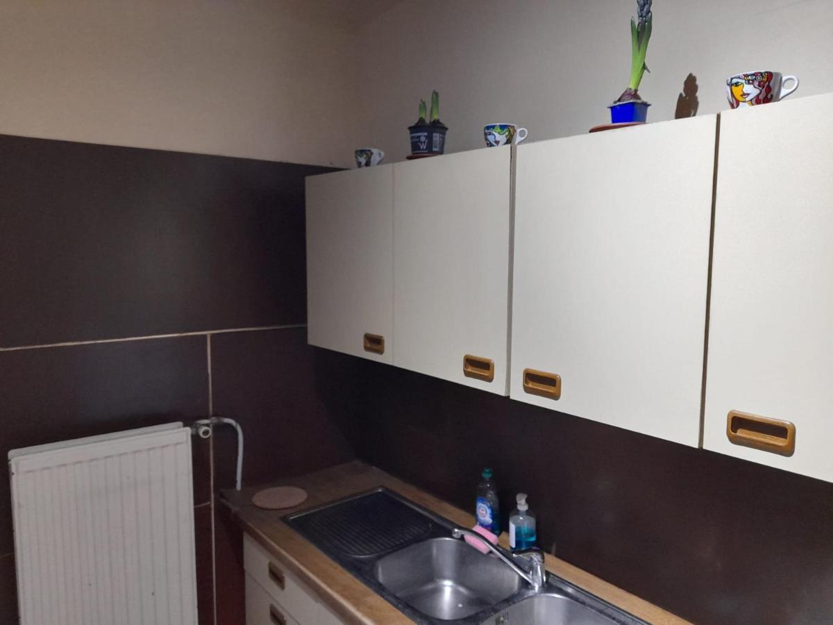 Апартаменты Cute,Cosy,Comfortable Studio In The Heart Of Antwerpen Экстерьер фото